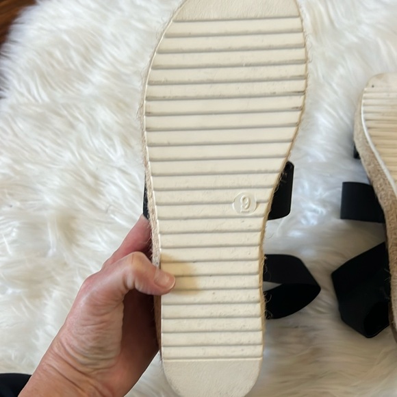 Women’s Wedge Strapped Sandals NWOTSize 9 - Picture 3 of 3